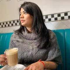 Taking a moment for yourself with a warm drink can be a powerful reset during a busy day. My nutrition plans are flexible, designed to help you stay hydrated and nourished without adding more stress to your schedule.