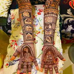 A very traditional bridal design featuring story panels on the arms. Each block tells a part of the wedding story, from the ceremony to the doli, with bride and groom portraits on the palms.