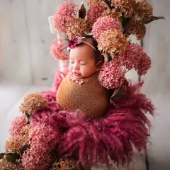 Nestled among the flowers, this little one is a dream. I use soft textures and beautiful floral arrangements to add a touch of elegance to my newborn sessions.