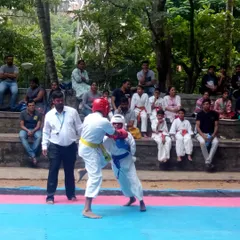 Close-range engagement during a Kumite match. Students learn to manage distance and fight effectively in all situations, staying calm under pressure.