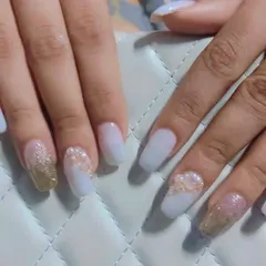 This is a glamorous look for an engagement party. I created long, coffin-shaped nails with a milky white base and added a beautiful gold and pink glitter fade on the accent nails.