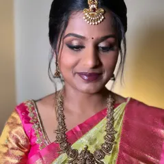 Another angle of Akshaya's beautiful look. The skin is kept radiant and fresh, allowing the focus to be on her expressive eyes and rich lip color.
