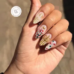 Another angle of this festive Christmas set, showing the hand-painted gold bow and the colorful beaded Christmas tree.