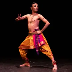 A powerful stance from my solo work "SAKHA" at the Smaran Dance Festival. This piece is dedicated to exploring the emotions of the male protagonist, a theme I am passionate about developing in Bharatanatyam.