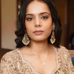 My philosophy is that makeup should feel like your own skin, just more magical. This soft glam look embodies that, with a focus on a natural, dewy finish, subtly enhanced eyes, and a neutral lip tone for an effortlessly radiant appearance.