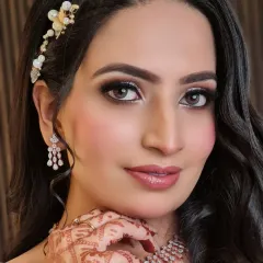 A beautiful portrait of my engagement bride. Her skin looks luminous and healthy, which is the foundation of my signature glass finish look.