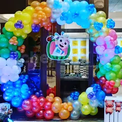 This Cocomelon themed balloon ring makes for a fantastic photo booth. The circular arch is decorated with rainbow balloons and features the main character right in the center.