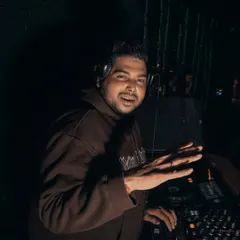A candid smile during my Christmas bash set at Oak N Barrel. The holiday season always brings out the best vibes.