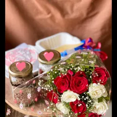 A thoughtful "get well soon" package designed to bring a smile. This hamper includes a bento cake, two cake jars, and a vibrant bouquet of red and white roses.
