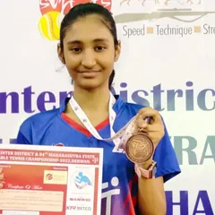 Vaishnavi Jaiswal holding her Bronze medal from the Maharashtra State Championship 2022. A fantastic achievement in the highly competitive U-15 girls' event.