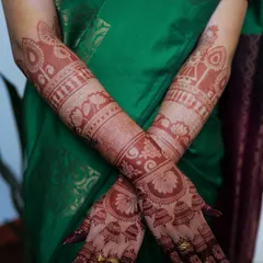 Here you can see the full expression of a traditional bridal mehendi design. The pattern includes floral bands, paisleys, and detailed work on the fingers, all showing a consistent, deep stain.