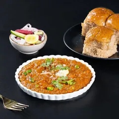 Who says you have to give up your favourite street food? This is my oil-free Pav Bhaji, served with whole wheat pav. I make the bhaji with fresh vegetables and my own homemade masalas, so you get all the flavour without the guilt.