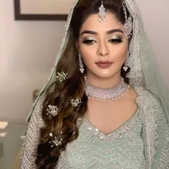 Farheen looking graceful and elegant for her Walima reception. The makeup is sophisticated and timeless.