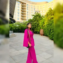 Outside the Westin, the venue for the Sprinklr CX Dinner. My role at such high-profile corporate events is to create a sophisticated and engaging atmosphere for industry leaders.