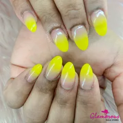 Bring a little sunshine to your fingertips with this cheerful yellow ombré. The color fades beautifully from a vibrant yellow at the tip to a soft, natural nude at the base, creating a fresh and happy vibe.