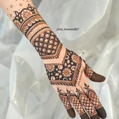 A beautiful and bold design for the back of the hand. I love how the geometric patterns and dark fingertips create a really striking and modern look.