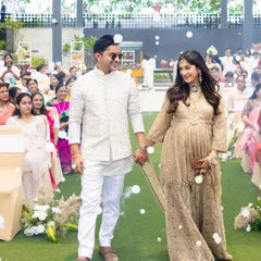 A magical entrance surrounded by bubbles. Her mama-to-be glow is enhanced with soft, elegant makeup.