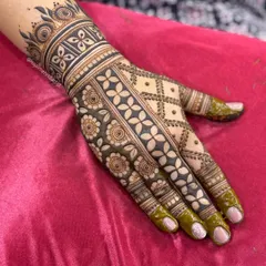 A beautiful and full design for the groom's sister, featuring different bands of floral and geometric patterns.