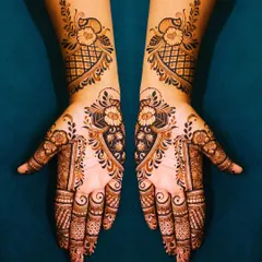 I love creating these floral designs. This symmetrical pattern combines flowers with traditional jaali (net) work for a very elegant look.