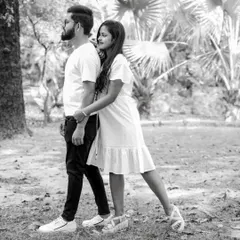 A playful, candid moment captured in black and white during a park photoshoot. This timeless editing style focuses on emotion and interaction, which is a core part of my photography service.