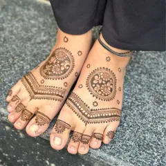 A simple and elegant mandala design for the feet, perfect for a bride or for any festive occasion.