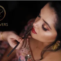 The final touch. Applying lipstick with a brush ensures a precise and perfect application for a long lasting, beautiful pout.