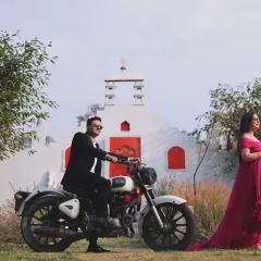 A stylish and cinematic outdoor maternity shoot featuring a classic motorcycle prop. I love incorporating unique elements to reflect the couple's personality.