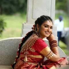That happy bride smile. This is a shot from Pooja's varpooje, where we did a classic South Indian bridal look. The makeup is timeless, and her joy just shines through in this beautiful photograph.