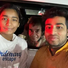 The selfie Ustad Zakir Hussain ji asked us to take. A truly blessed and unforgettable encounter with my idol and guru.