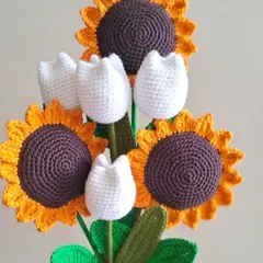 A lovely combination of bright sunflowers and classic white tulips. This custom crochet bouquet shows how you can pair bold and delicate flowers for a balanced and beautiful arrangement.