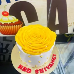 A 1kg cake topped with a beautiful, large mango rosette, perfect for a summer birthday.