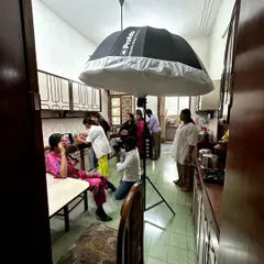 Another moment from our Advait shoot. Our fantastic makeup artist Salomirdiamond is doing final touches while the photography team sets up the lighting. This shows the teamwork and attention to detail that goes into every single frame.