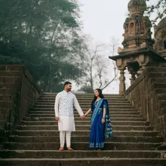 Standing together on the steps of history. This pre-wedding shoot at Sangam Mahuli in Satara uses the grandeur of the ancient temple to frame the timeless bond between Ankush and Aishwarya.