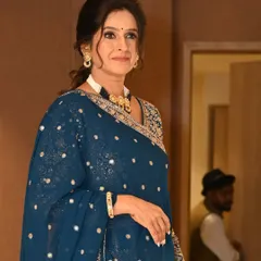 This client looks so graceful in her deep teal saree. I used soft, neutral tones for her makeup to complement her outfit and enhance her natural elegance.