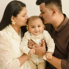 We believe these moments are for the whole family. This beautiful family portrait captures the pure love and connection as parents welcome their new baby, creating a memory they will treasure forever.