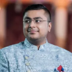 For this groomsman's look, we went with a clean and natural style to complement his traditional sherwani. My 'sider makeup' technique ensures the skin looks healthy and fresh, perfect for daytime wedding functions.