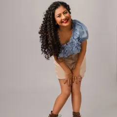 From grit to girl-next-door. This playful and bubbly portrait with her gorgeous curls shows a completely different, more lighthearted character, proving her incredible versatility as a performer.