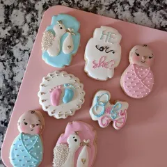 He or She? These baby shower cookies are almost too cute to eat! The set includes designs like storks carrying babies, tiny footprints, and swaddled newborns, all decorated with delicate royal icing in soft pink and blue.