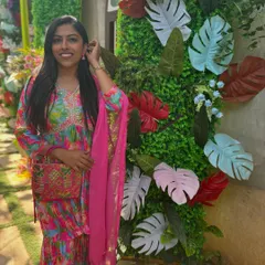 Dressed in vibrant colours for a festive Mehendi event in Bangalore. My look is always coordinated with the theme of the celebration, adding to the visual appeal of your special day.