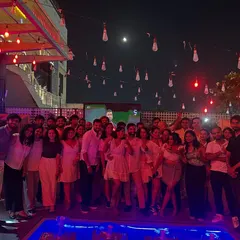 Another amazing group photo from our Thursday night social. The community is what makes these nights so special.