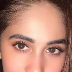 A closer look at this gorgeous Classic set. Notice how each extension is individually applied to define her lash line, making her eyes pop in the most natural way. This is my go-to recommendation for first-timers.