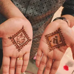 A minimalist groom mehendi with a purpose. One hand features Lord Ganesha, and the other has the bride's initial 'N', beautifully framed in a diamond shape.