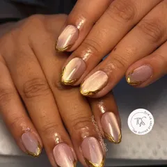 An elegant and sophisticated cat-eye manicure. This set features a soft, neutral cat-eye base with a striking gold chrome French tip for a luxurious finish.