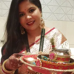 Throwback to my first Karwa Chauth. Holding the puja thali, I felt so grateful. My makeup was simple but festive, with a bold red lip and traditional gold jewelry to complete the look.