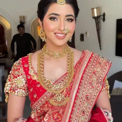 A vision of grace, our bride Diksha in a beautiful South Indian inspired look. We created a timeless classic style with a stunning wing liner and a soft base to complement her red and gold Kanjeevaram saree.