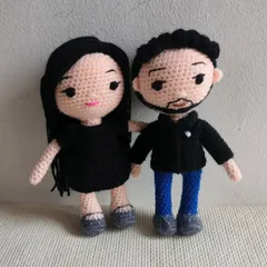 A simple and modern couple doll, perfect for Valentine's day or an anniversary. I made them in matching black outfits, holding hands. It shows a sweet and simple love story.