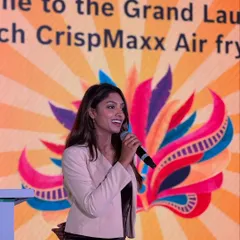 Bringing energy to the stage for the grand launch of the Bosch CrispMaxx Air Fryer. A successful product launch needs excitement and a clear message, and I love delivering both.