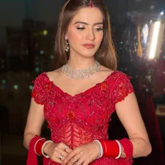 The elegance is in the details. Notice the soft shimmer on the eyes and the perfectly blended skin, creating a sophisticated and polished reception look.