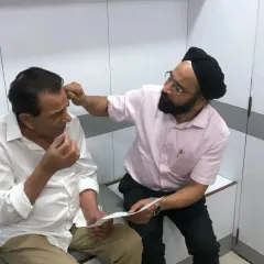 A candid moment during a consultation with the late Shri Dharmendra Ji. A proper diagnosis begins with listening and careful examination, a principle I uphold with every patient.