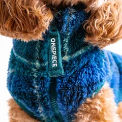 This macro shot of the zipper and soft, fleecy texture of the OnePiece pet sweater gives customers a tangible sense of the product's quality and comfort without ever touching it.